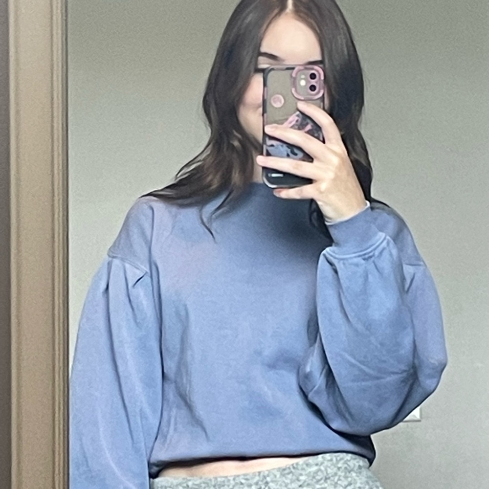 Indigo/Purple H&M sweatshirt with puff sleeves. - Picture 2 of 4